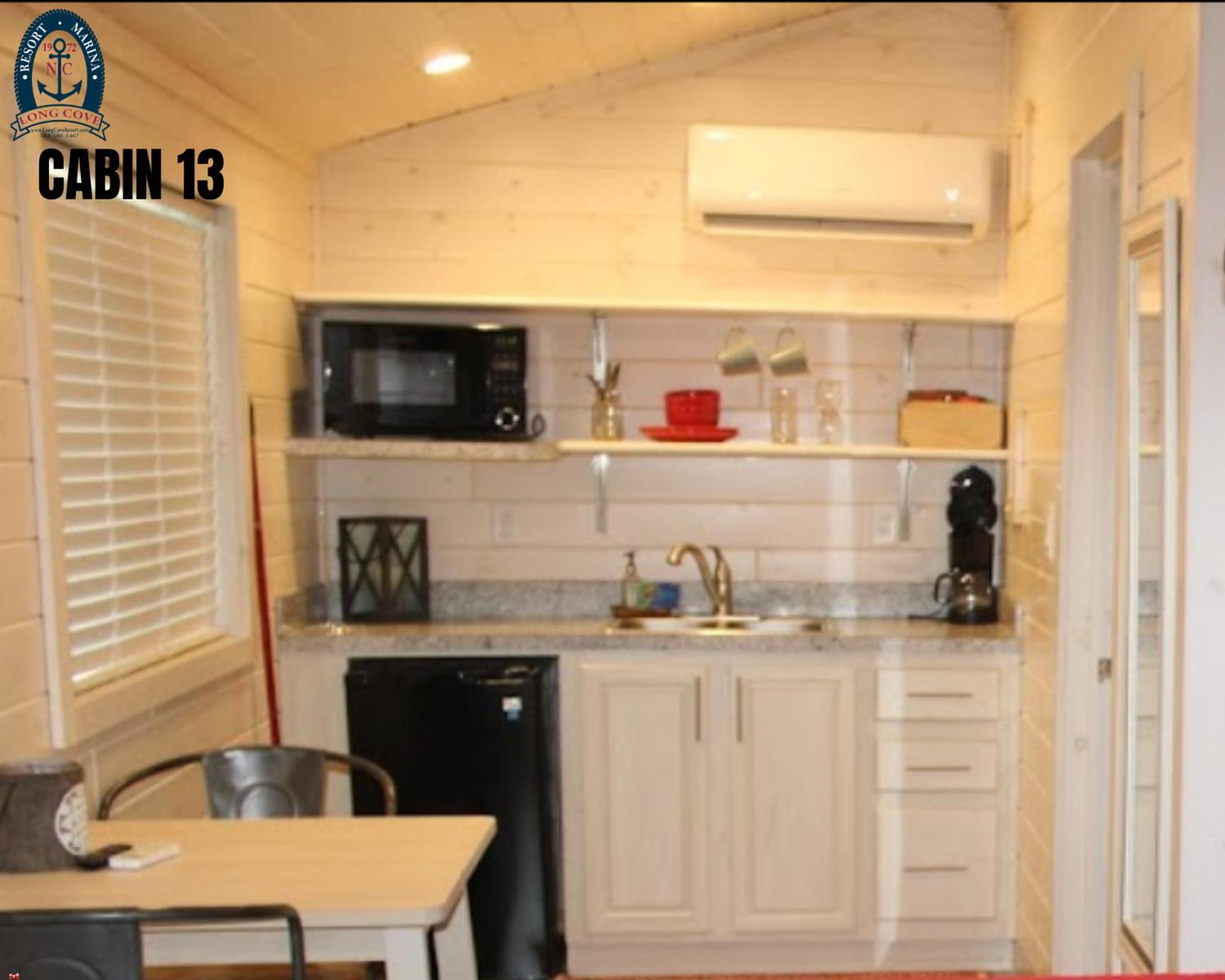 Long Cove Resort And Marina Charlotte Room photo