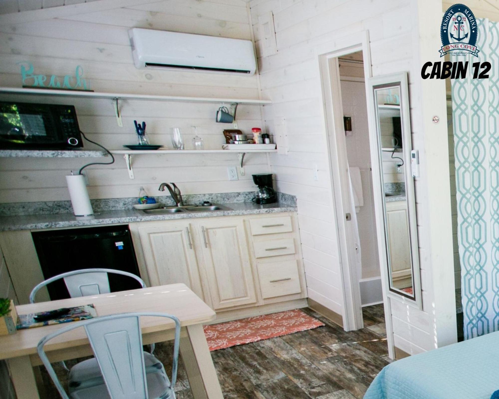 Long Cove Resort And Marina Charlotte Room photo