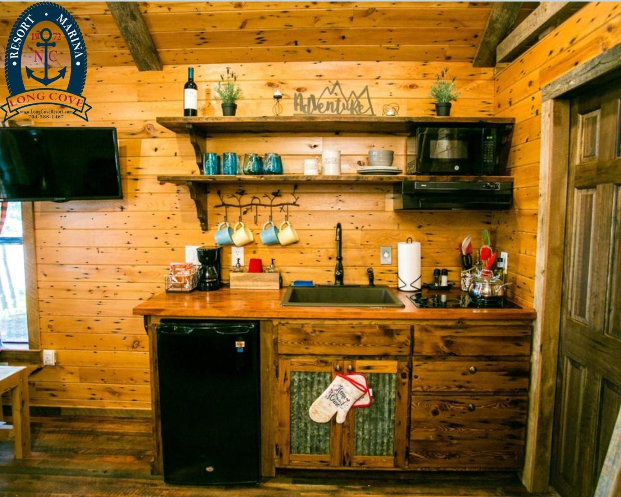 Long Cove Resort And Marina Charlotte Room photo