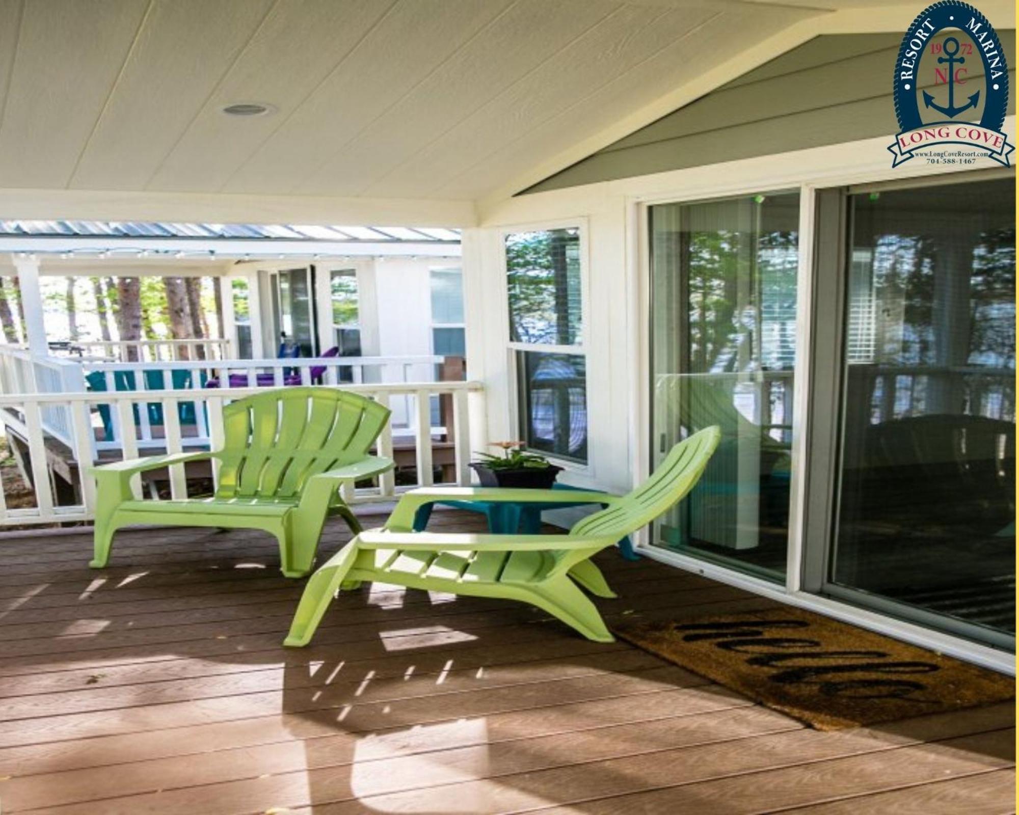 Long Cove Resort And Marina Charlotte Room photo